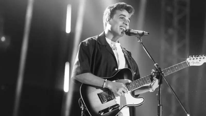 Anuv Jain performing "Jo Tum Mere Ho Lyrics in Urdu and English" a heartfelt indie song known for its deep emotions and soothing melody.