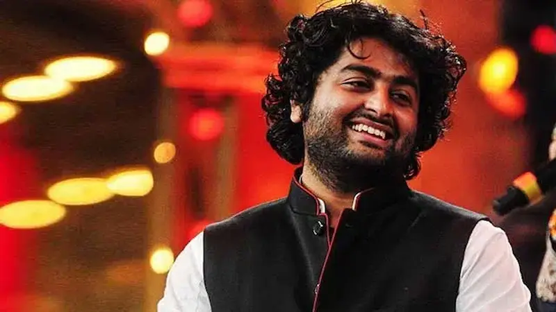 "Tum Hi Ho" song lyrics by Arijit Singh from Aashiqui 2 – a soulful Bollywood love song with deep emotions.